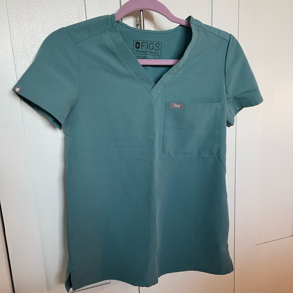 PERFECT CONDITION FIGS SCRUB SET IN XXS (limited color, no longer available)